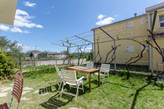 Apartmán Střední Dalmácie - Kaštela DA 8100 N1