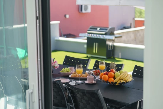 Vila Severní Dalmácie - Tribunj (Vodice) DA 8103 N1