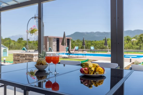 Vila Střední Dalmácie - Kostanje DA 8120 N1