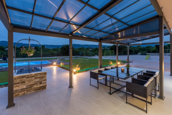 Vila Střední Dalmácie - Kostanje DA 8120 N1