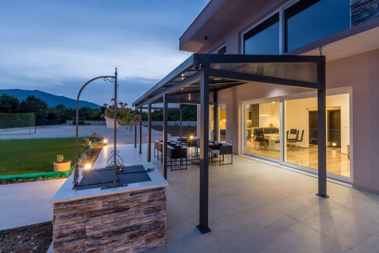 Vila Střední Dalmácie - Kostanje DA 8120 N1