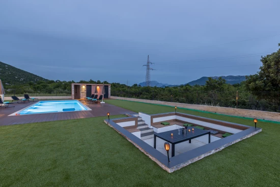 Vila Střední Dalmácie - Kostanje DA 8120 N1