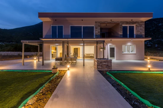 Vila Střední Dalmácie - Kostanje DA 8120 N1