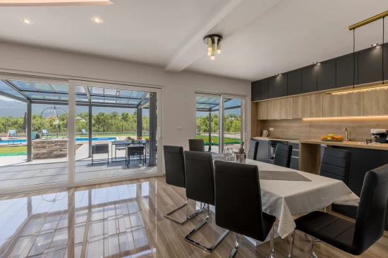 Vila Střední Dalmácie - Kostanje DA 8120 N1