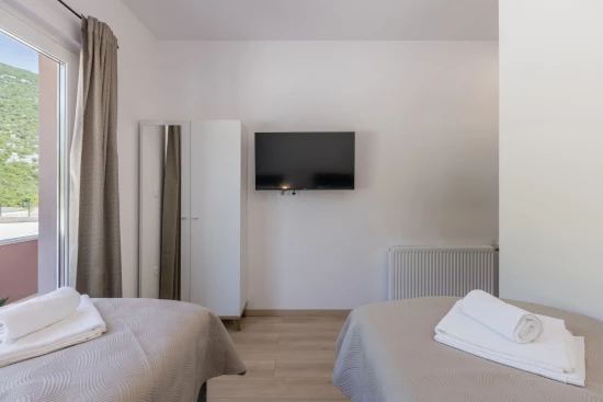 Vila Střední Dalmácie - Kostanje DA 8120 N1