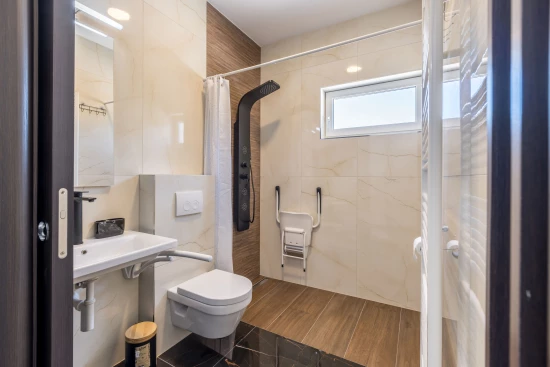 Vila Střední Dalmácie - Kostanje DA 8120 N1