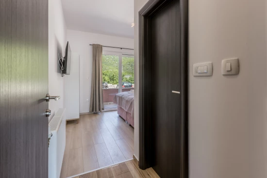 Vila Střední Dalmácie - Kostanje DA 8120 N1