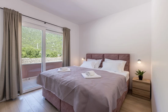 Vila Střední Dalmácie - Kostanje DA 8120 N1