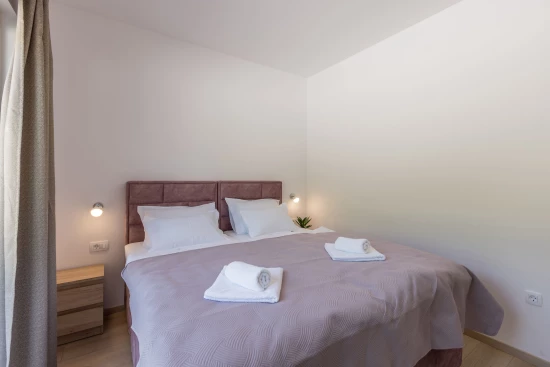 Vila Střední Dalmácie - Kostanje DA 8120 N1