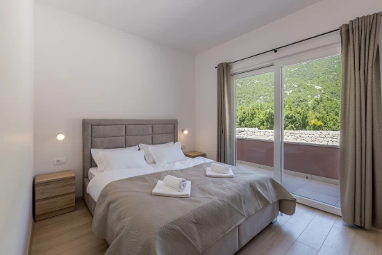 Vila Střední Dalmácie - Kostanje DA 8120 N1