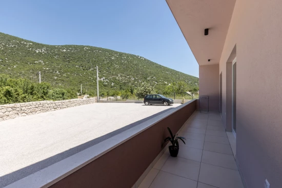 Vila Střední Dalmácie - Kostanje DA 8120 N1