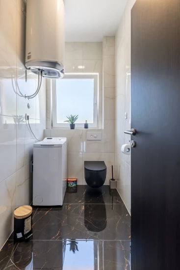 Vila Střední Dalmácie - Kostanje DA 8120 N1