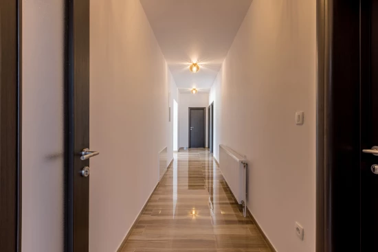 Vila Střední Dalmácie - Kostanje DA 8120 N1