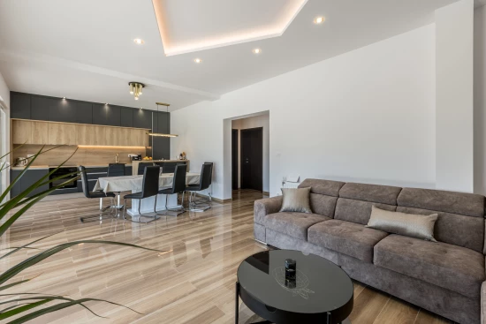 Vila Střední Dalmácie - Kostanje DA 8120 N1