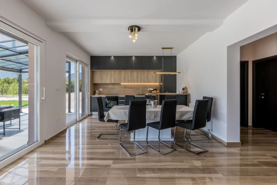 Vila Střední Dalmácie - Kostanje DA 8120 N1