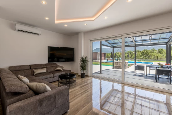 Vila Střední Dalmácie - Kostanje DA 8120 N1