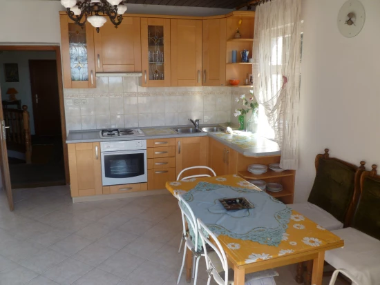 Apartmánový pokoj Střední Dalmácie - Brela DA 8166 N1