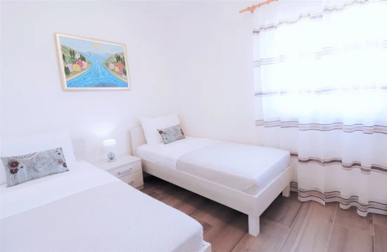 Domek Střední Dalmácie - Okrug Gornji DA 8174 N1