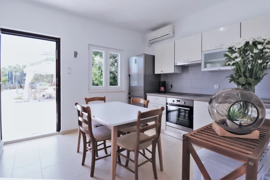 Domek Střední Dalmácie - Okrug Gornji DA 8174 N1