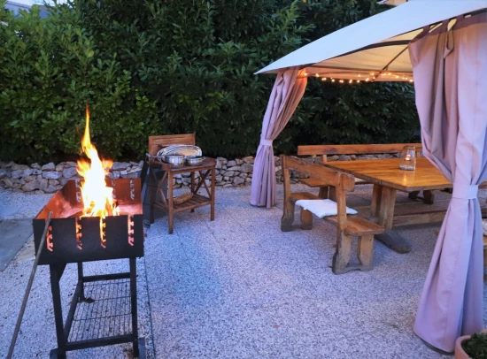 Domek Střední Dalmácie - Okrug Gornji DA 8174 N1