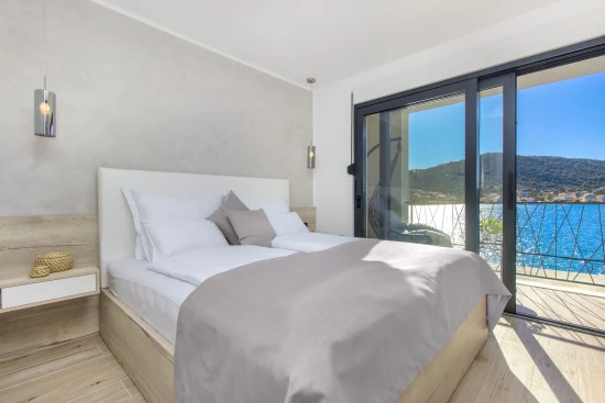 Vila Střední Dalmácie - Vinišće DA 8283 N1