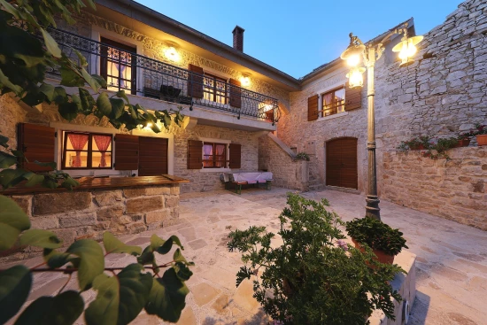 Vila Severní Dalmácie - Nadin DA 8285 N1