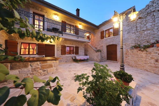 Vila Severní Dalmácie - Nadin DA 8285 N1