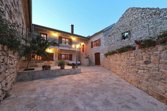 Vila Severní Dalmácie - Nadin DA 8285 N1