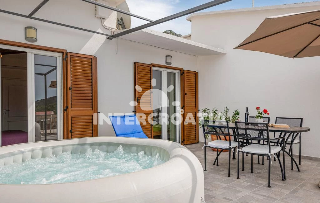 Apartmán Střední Dalmácie - Zadvarje DA 8294 N1