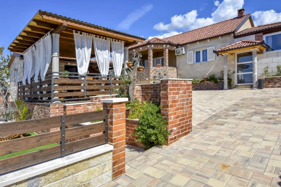 Vila Střední Dalmácie - Polača DA 8305 N1