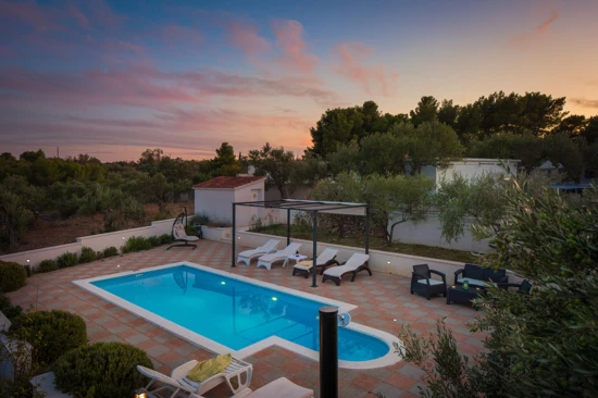 Vila Ostrov Brač - Milna (Hvar) OS 10189 N1