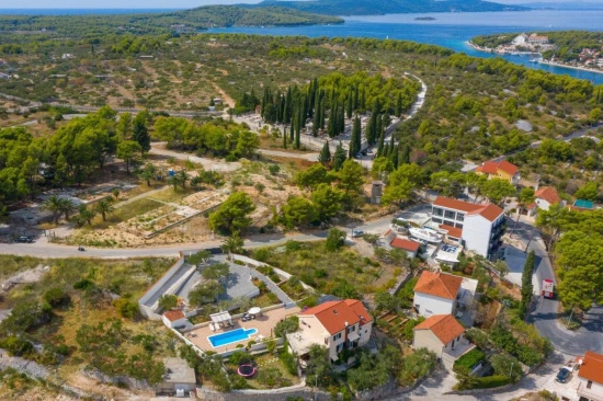 Vila Ostrov Brač - Milna (Hvar) OS 10189 N1