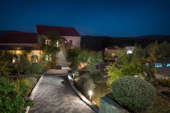 Vila Ostrov Brač - Milna (Hvar) OS 10189 N1