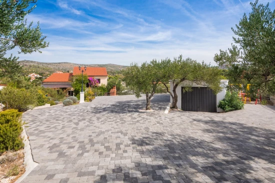 Vila Ostrov Brač - Milna (Hvar) OS 10189 N1