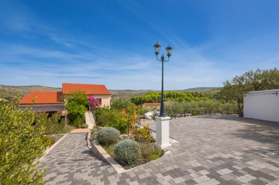 Vila Ostrov Brač - Milna (Hvar) OS 10189 N1