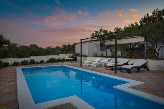 Vila Ostrov Brač - Milna (Hvar) OS 10189 N1