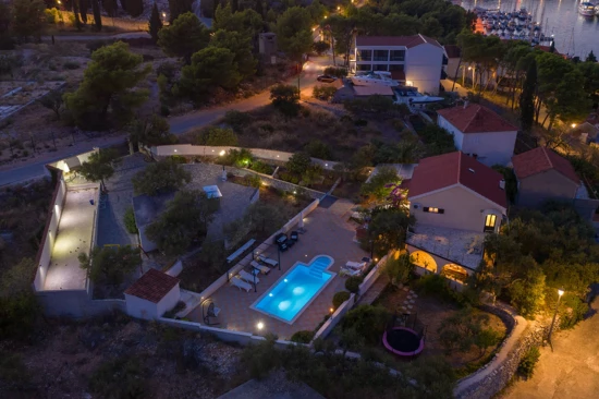 Vila Ostrov Brač - Milna (Hvar) OS 10189 N1