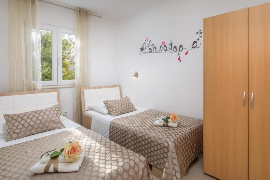 Vila Ostrov Brač - Milna (Hvar) OS 10189 N1