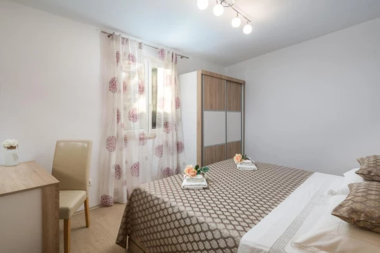 Vila Ostrov Brač - Milna (Hvar) OS 10189 N1