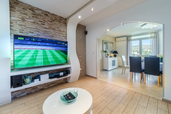 Vila Ostrov Brač - Milna (Hvar) OS 10189 N1