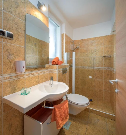 Vila Ostrov Brač - Milna (Hvar) OS 10189 N1