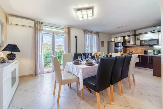 Vila Ostrov Brač - Milna (Hvar) OS 10189 N1