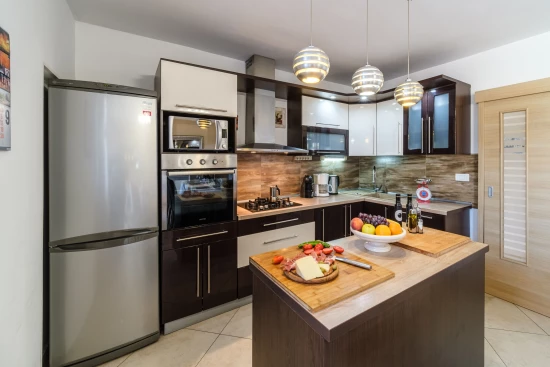 Vila Ostrov Brač - Milna (Hvar) OS 10189 N1