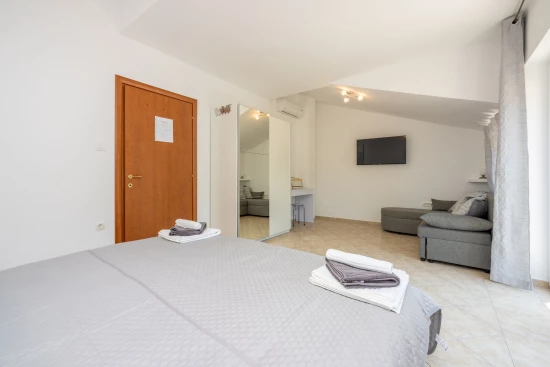 Vila Kvarner - Tribalj (Crikvenica) KV 7592 N1