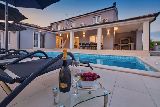 Vila Istrie - Loborika (Pula) IS 7160 N1