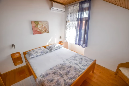 Domek Ostrov Iž - Mali Iž OS 10345 N1