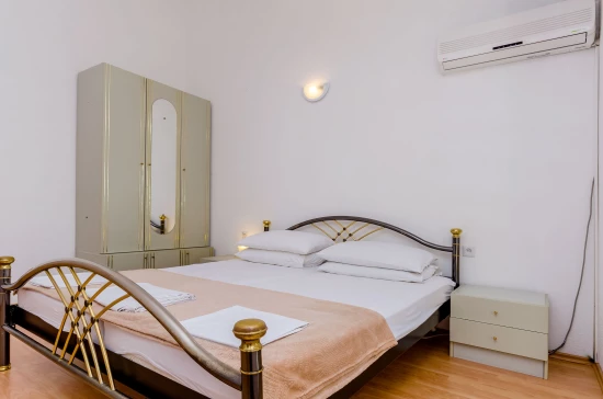 Apartmán Střední Dalmácie - Okrug Gornji DA 8515 N1