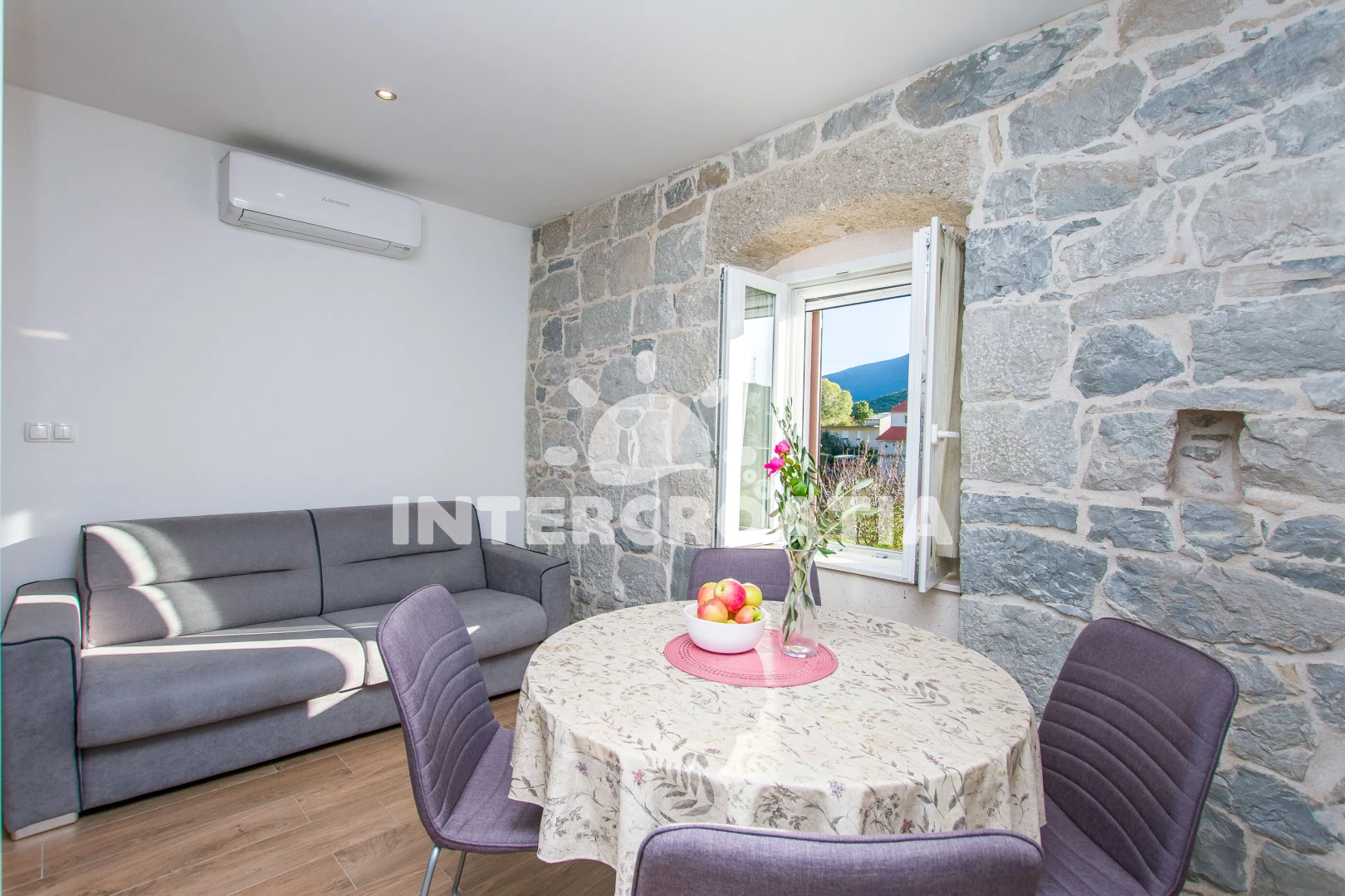 Apartmán Střední Dalmácie - Zvečanje DA 8529 N1