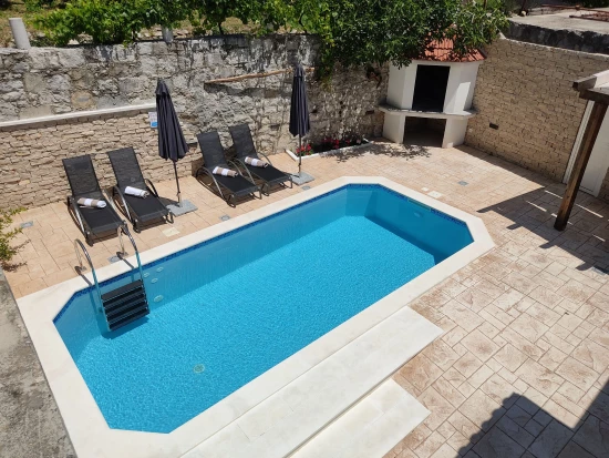 Apartmán Střední Dalmácie - Zvečanje DA 8529 N1