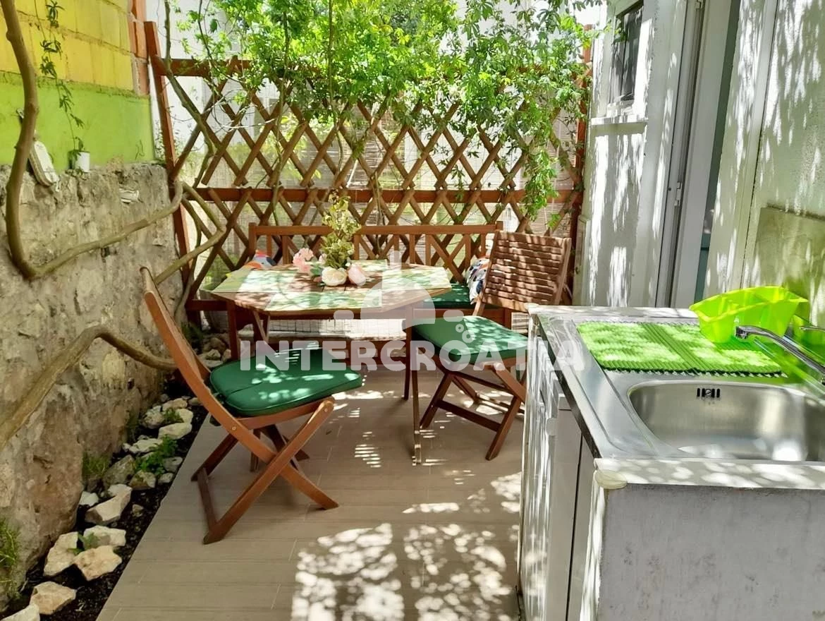 Apartmán Střední Dalmácie - Okrug Gornji DA 8537 N1